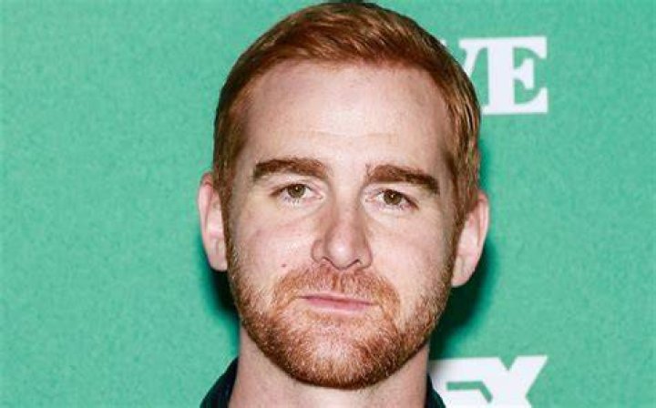 Andrew Santino r&eacute;lation, fortune, taille, tatouage, origine 2024 Taddlr