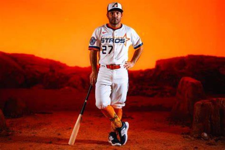 Astros' Justin Verlander, wife Kate Upton donate equipment to Detroit
