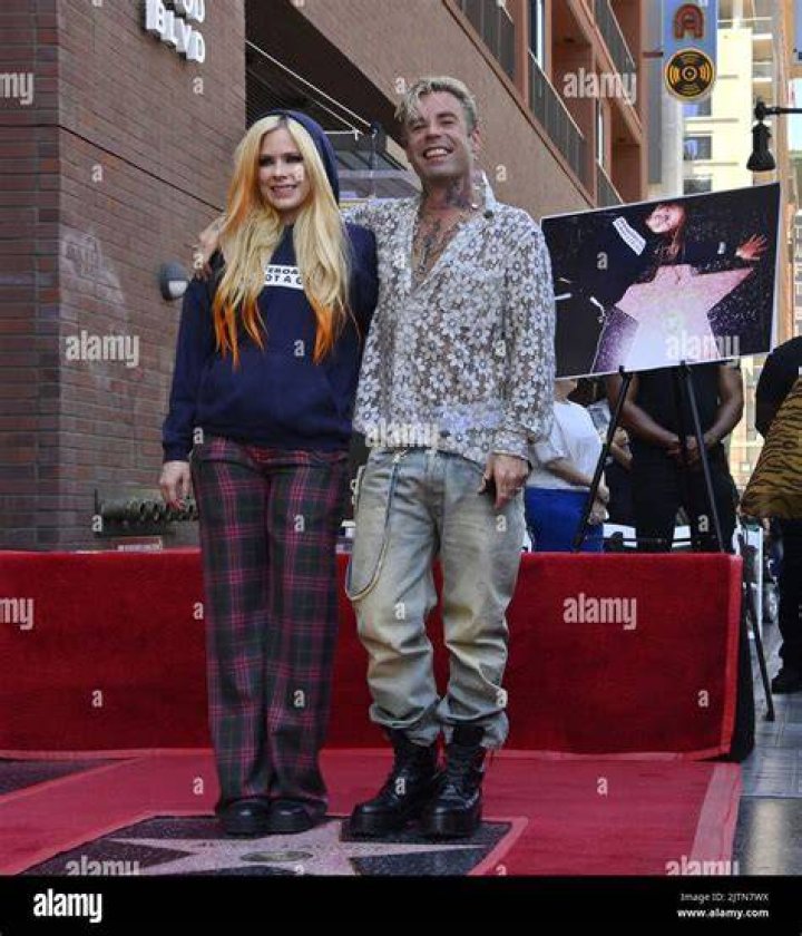 Avril Lavigne is joined by Machine Gun Kelly and Mod Sun while