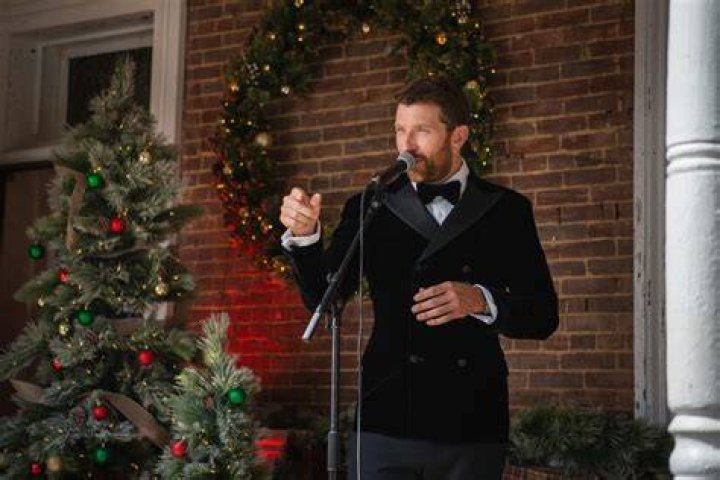 Christmas Crooner! Who Is Brett Eldredge? Meet the Country Singer Amid