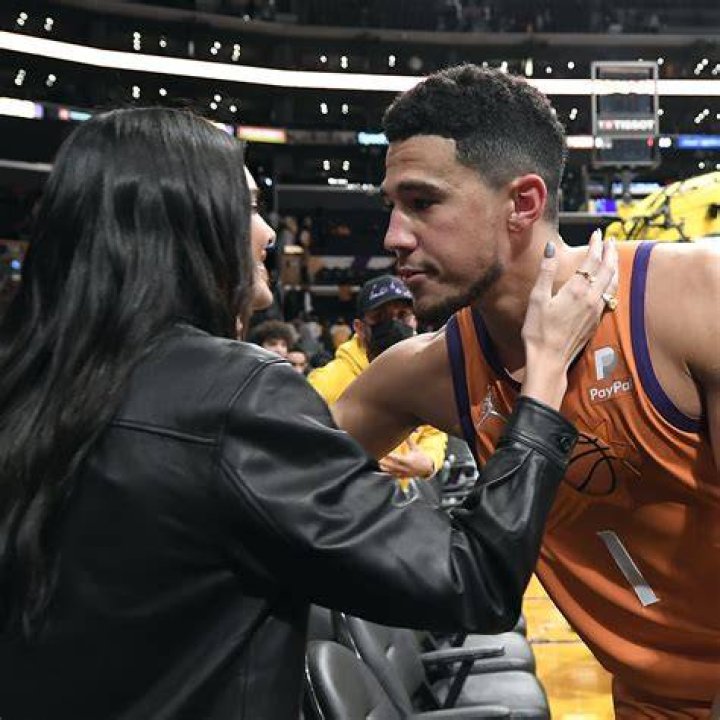 Devin Booker / Devin Booker Girlfriend Suns Star S Dating History