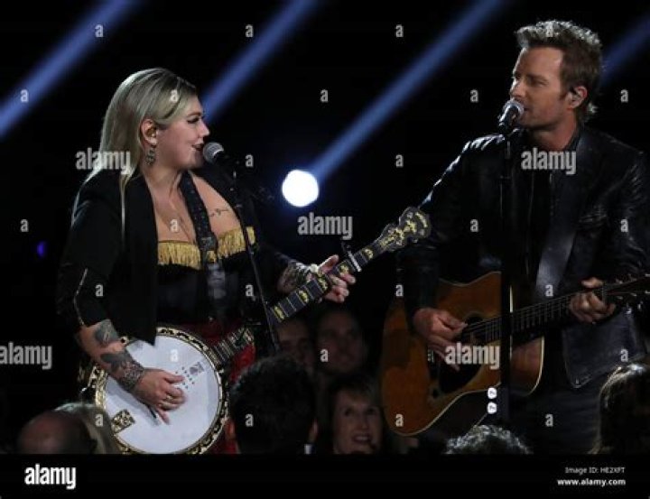 Dierks Bentley & Elle King to Host 'CMA Fest'