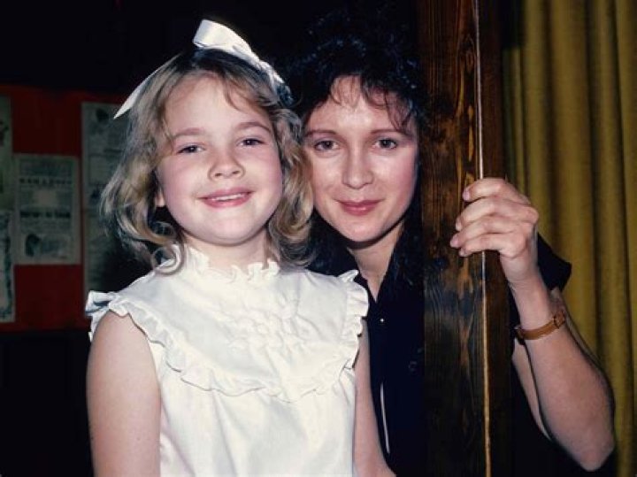 Drew Barrymore & her mom at the MTV Video Music Awards 1995 Barrymore
