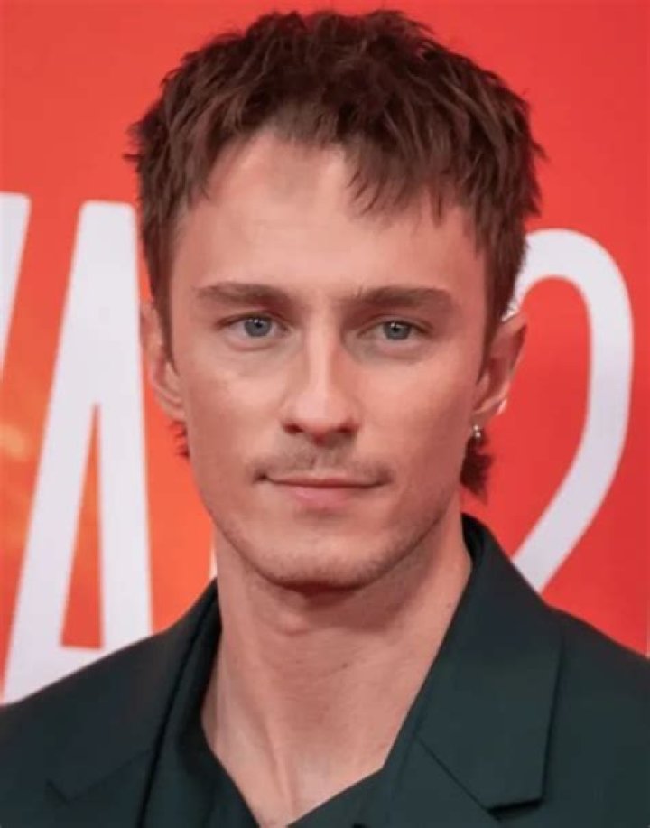 Drew Starkey Bio, Net Worth, Age, Girlfriend, Family, Career, Height