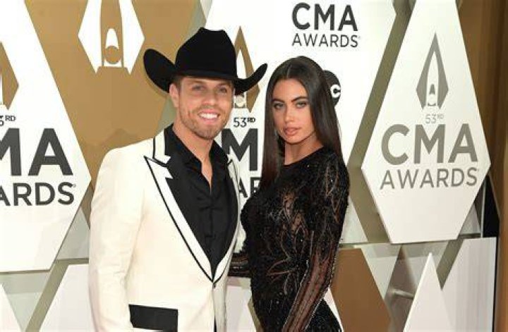 Dustin Lynch &lsquo;A Relationship Is Not Going to Happen'