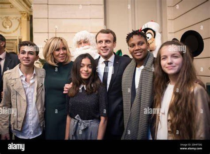 Emmanuel Macron biography, wife, kids, height, age, young, net worth
