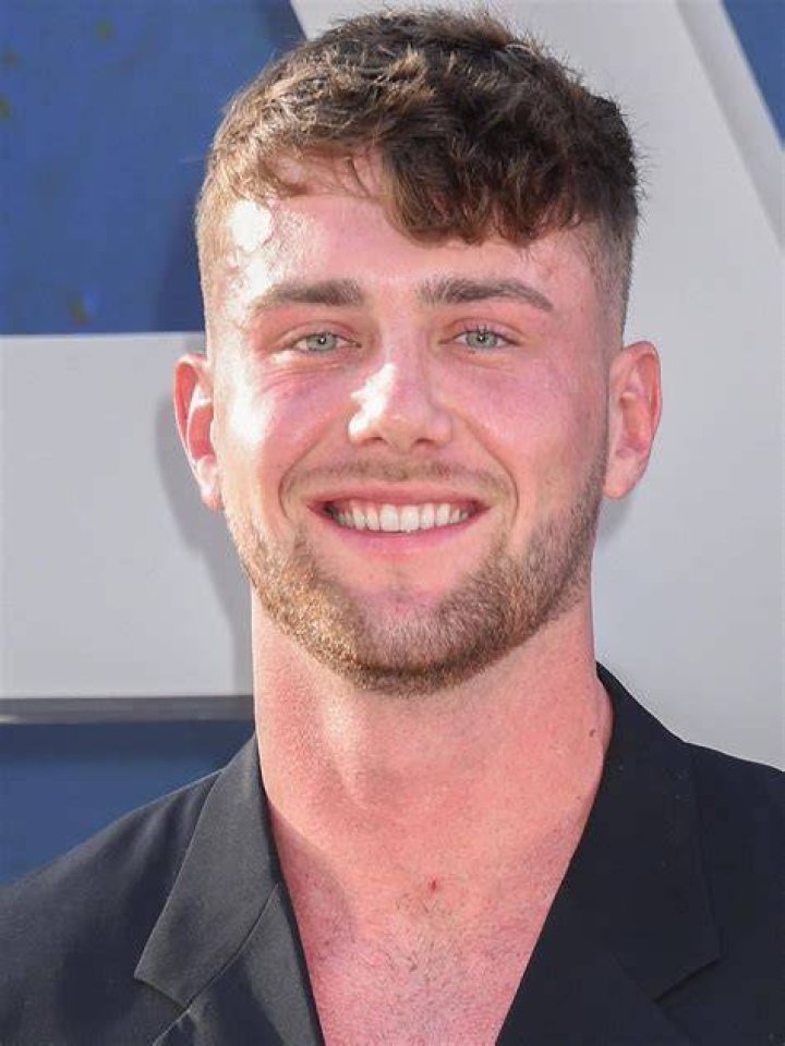 Harry Jowsey Height in feet, Wikipedia, Amazing Race, Age, Instagram, Gf