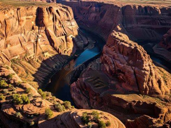 Horseshoe Bend offers a dramatic overlook of the Colorado River