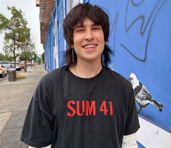 How old is YouTuber Jake Webber? Age of vlogs streamer explored