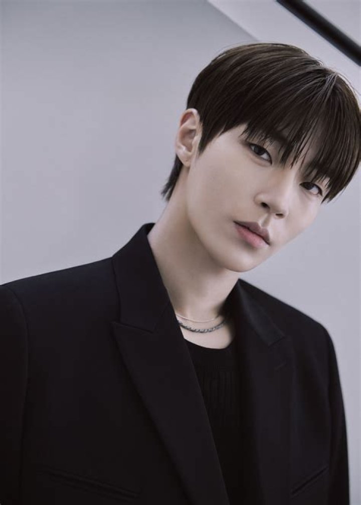 Hwang In Yeop habla de emitir una vibra sexy y varonil en sus próximos