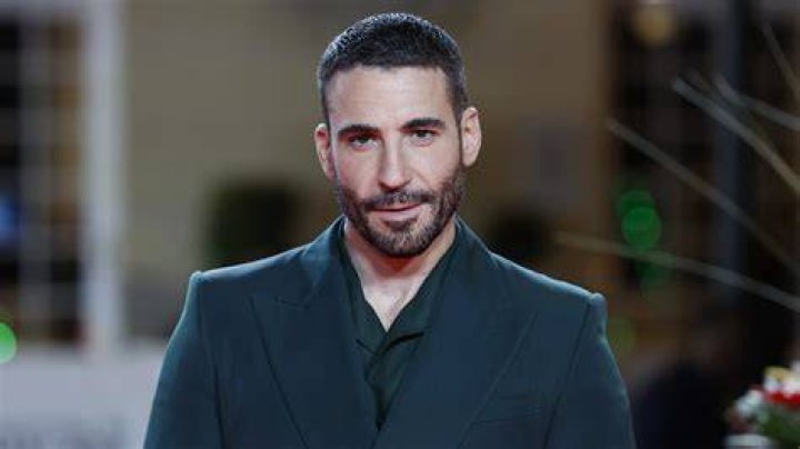 ¿Quién es Miguel Ángel Silvestre, el actor que le coqueteó en vivo a