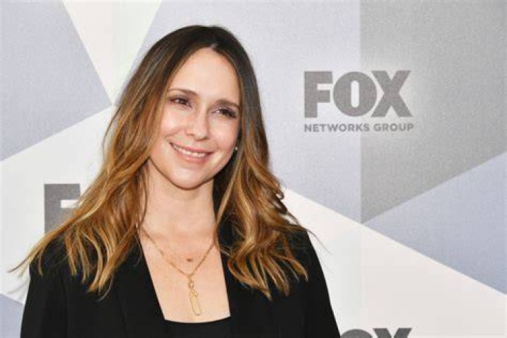 Jennifer Love Hewitt Net Worth (2022) Investments, Houses & More
