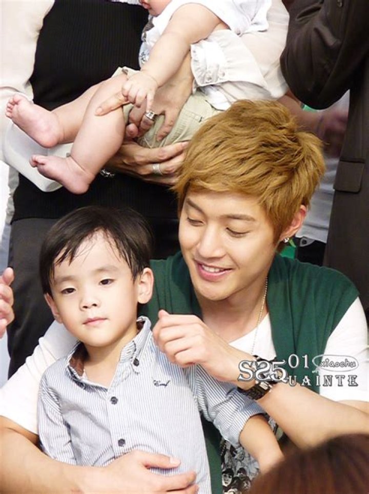 Kim Hyun Joong With His Son And His Beautiful Wife Real Life! YouTube