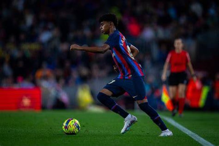 Lamine Yamal debut y gol hist&oacute;rico en la paliza de Espa&ntilde;a a