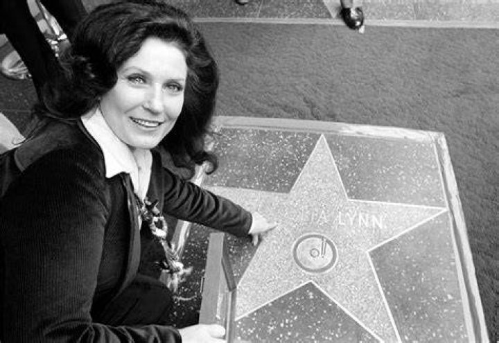 Loretta Lynn, Country Music Star and Symbol of Rural Resilience, Dies