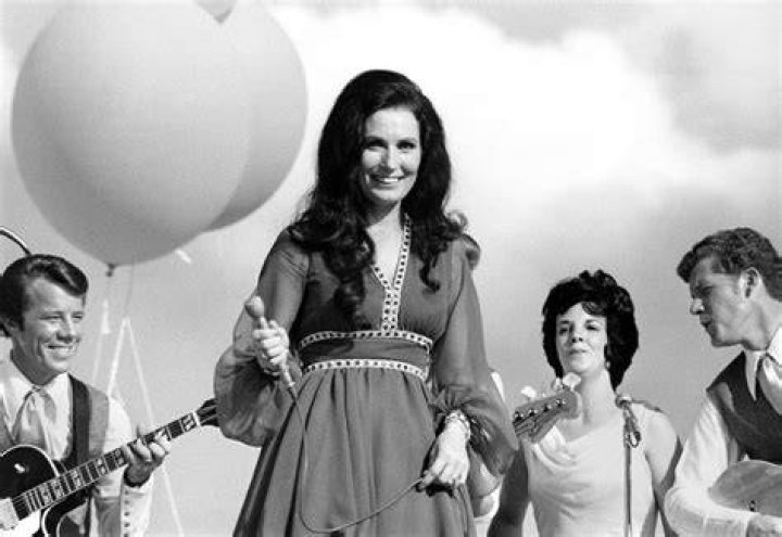 Loretta Lynn's Net Worth 2024 Biography, Career, Spouse, Family