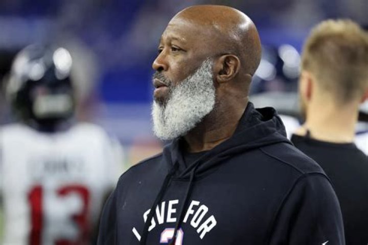 Lovie Smith's debut as Illinois coach has student interest on the rise
