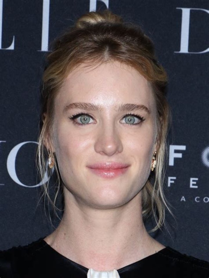 Mackenzie Davis On Whitewashing, Equal Pay, and Feminism
