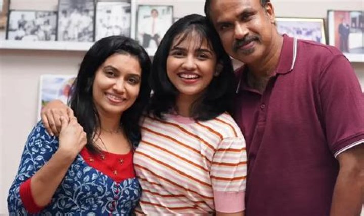Mamitha Baiju Age, Family, Parents, Movies, Biography BREEZEMASTI