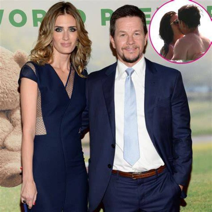Mark Wahlberg 2024 Wife, net worth, tattoos, smoking & body facts Taddlr