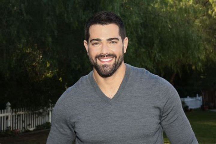 Mens Fitness Jesse Metcalfe breaks down his workout for Chase Jesse