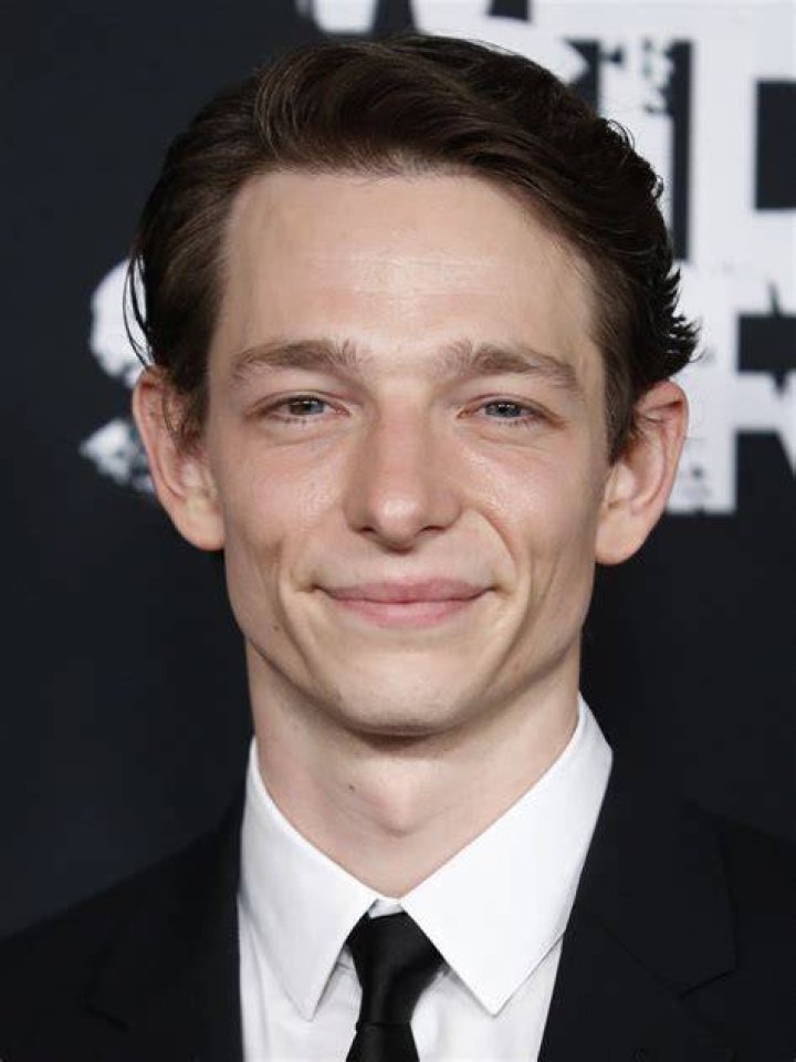 Mike faist 🔥Mike Faist Actor, Bio, Wiki, Age, Height, Wife, Dear Evan