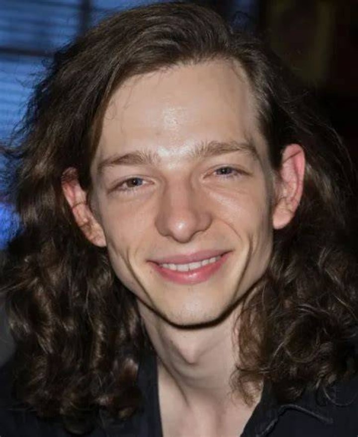Mike Faist Age, Net Worth, Girlfriend, Family, Height and Biography