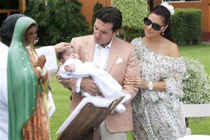 M&oacute;nika S&aacute;nchez y Otto Seijas bautizaron a su hija en Tepo...