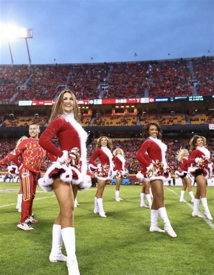 NFL Cheerleading Salaries 2021 How Much Money Do NFL Cheerleaders Make?