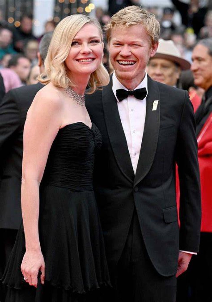 N.J.’s Kirsten Dunst marries Jesse Plemons. Parents of 2 celebrate with