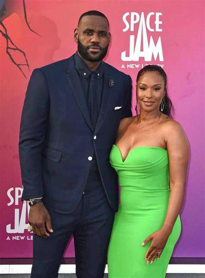 Photo lebron james wife savannah brinson 04 Photo 3910535 Just
