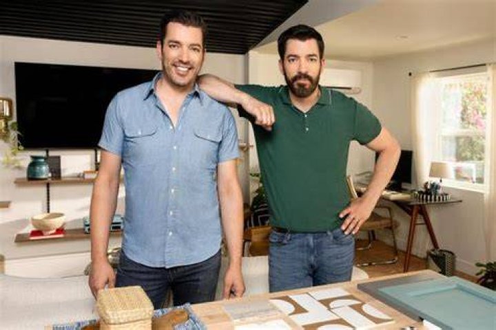 Property Brothers&rsquo; Drew Scott and Fiancee Linda Phan Get a SpinOff