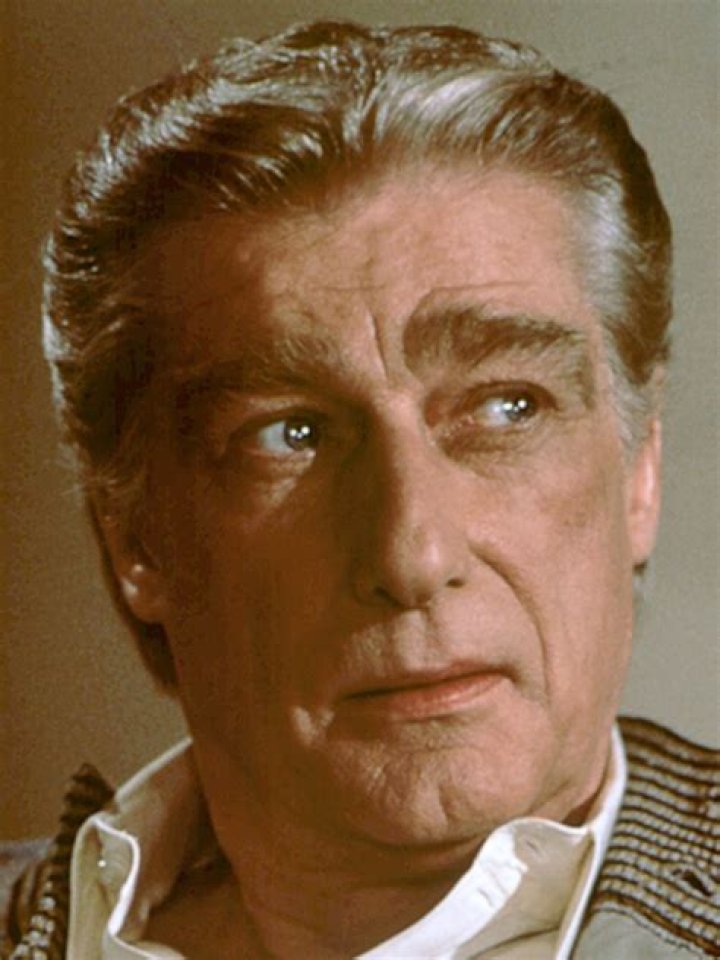 Richard Mulligan Biography Facts, Childhood, Family Life & Achievements