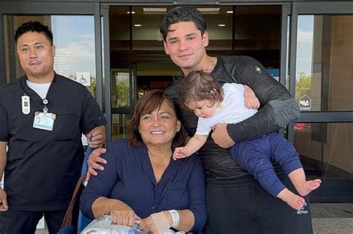 Ryan Garcia Family With Father,Mother and Girlfriend Catherina Gamez
