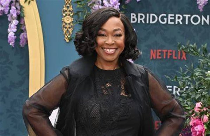 Shonda Rhimes Gushes Over Bridgerton&rsquo;s RegeJean Page