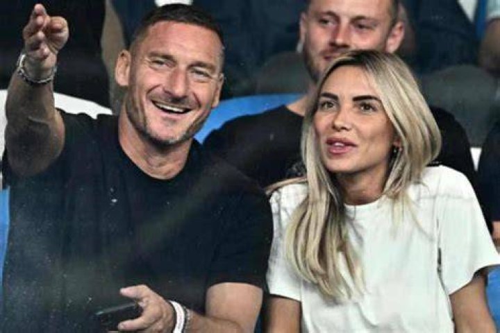Totti e Noemi tris di regali costosi per il primo Natale della coppia
