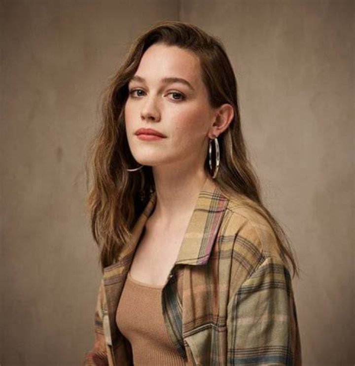 Victoria Pedretti Biography, Age, Wiki, Height, Weight, Boyfriend