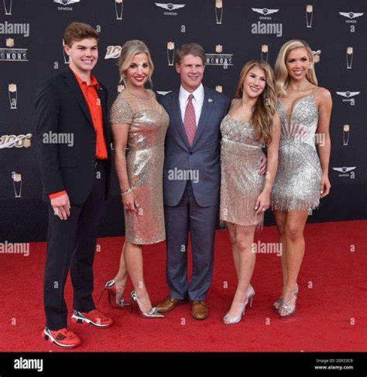 Who is Clark Hunt's wife Tavia Shackles? The US Sun