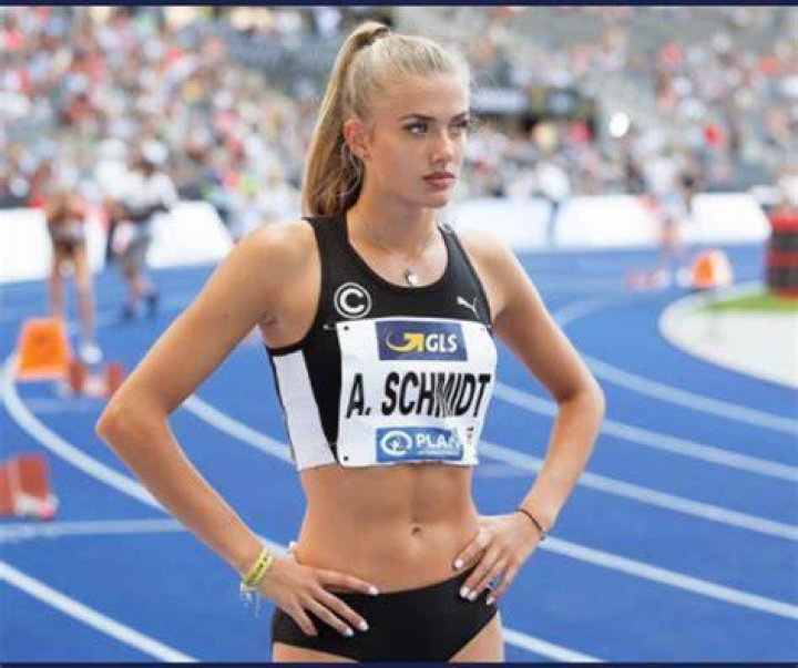 World&rsquo;s sexiest athlete Alica Schmidt trains Dortmund players Wikye